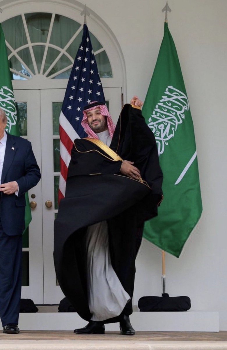 لا كبرت القاله على العرب جيت انت..
         وحلحلتها  ياسيدي  تحت  بشتك #محمد_بن_سلمان_في_البيت_الأبيض