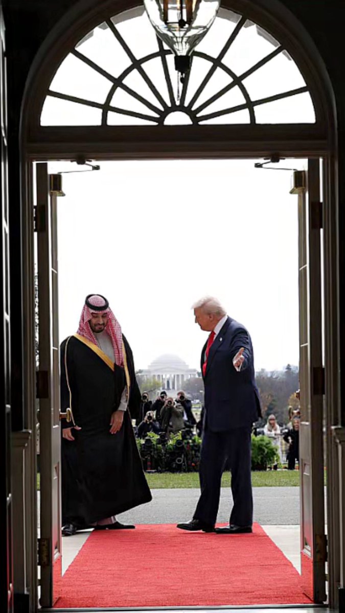 #محمد_بن_سلمان #واشنطن #زعيم_الشرق_الأوسط  
نومستنا ياسيدي بـ أفعالك 
كل الدول تبغى مثل سيدنا 

تبرك لك أمريكا بخشم ريالك 
طب وتخير عـّز يـا قايدنـا 

#عبدالرحمن_سعود