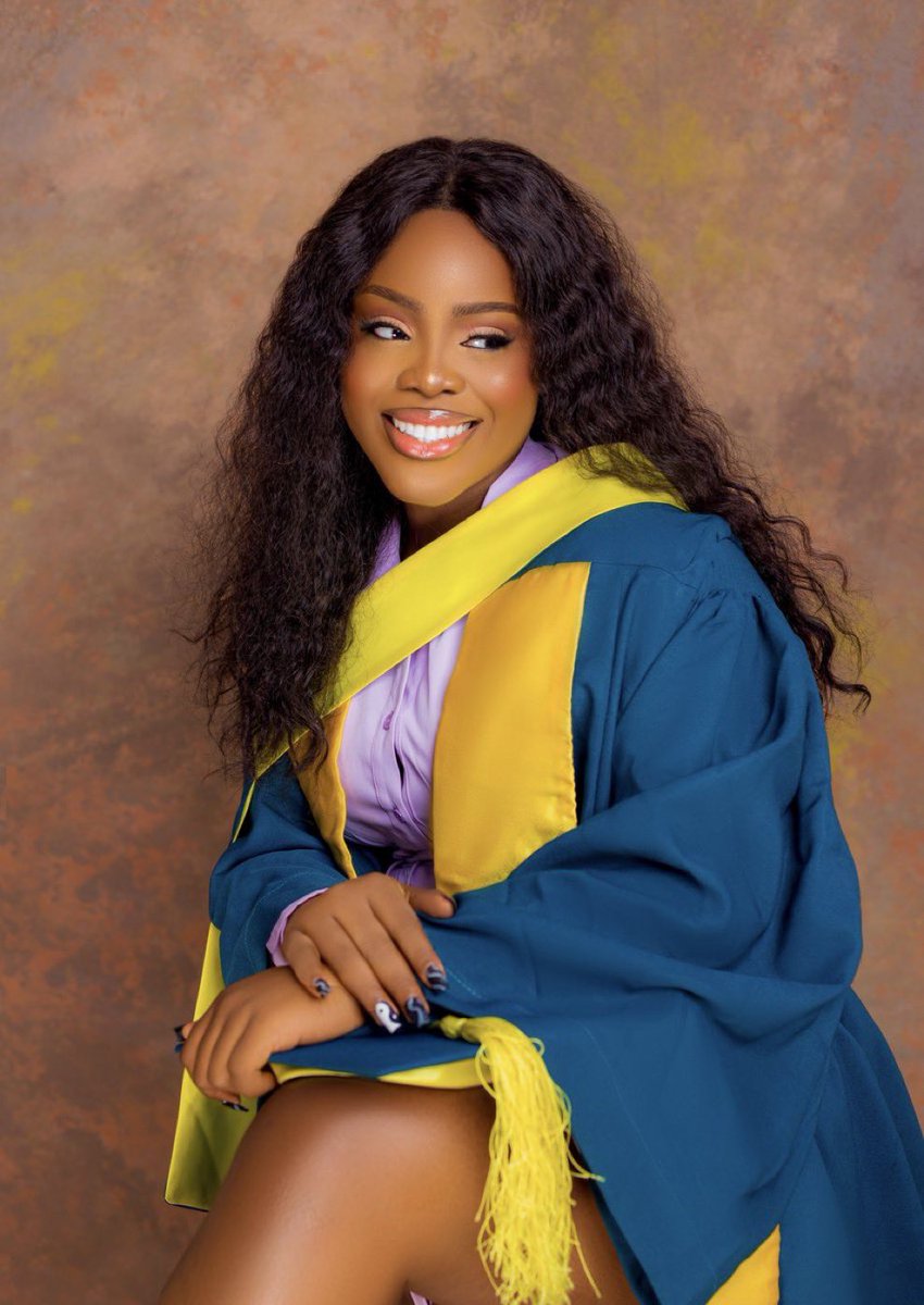 may_veez's tweet image. “Just look at that degree on that chick” 
Omg I love this trend so much ♥️🫶🏽🌟