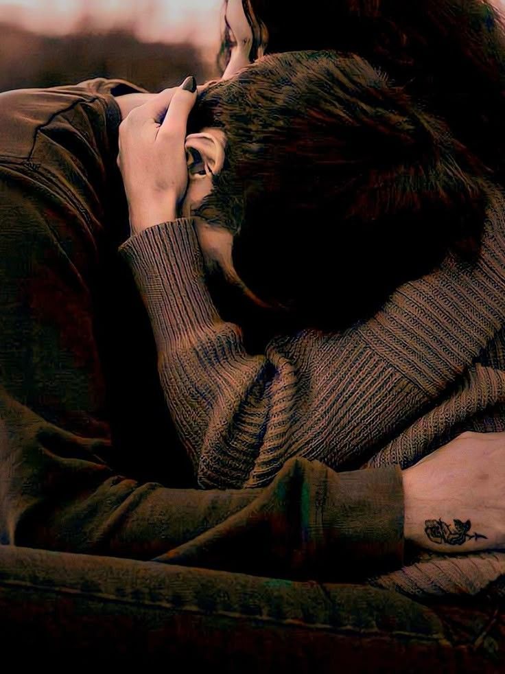 ओ पुरुष !
मैं तुमसे बेहद प्रेम करती हूँ।

इसलिए चाहती हूँ एक बार रो लो...
रो लो ताकि ज़िंदा होने पर यक़ीन बना रहे...

रो लो कि रोने पर सिर्फ़ स्त्रियों का अधिकार नहीं...🦋

~ श्रुति कुशवाहा

#हिन्दवी
#छोटा_दरवाज़ा

#अंतरराष्ट्रीय_पुरुष_दिवस