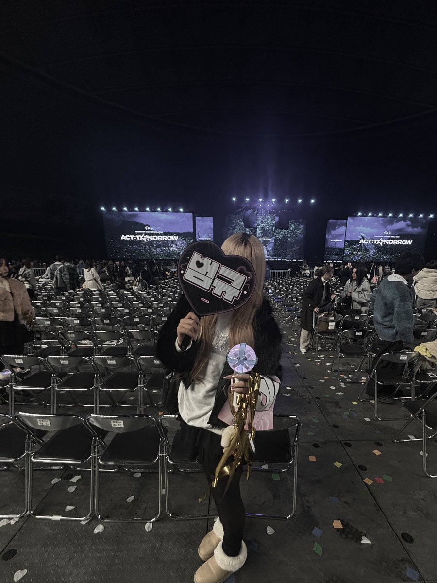 _1li0thv's tweet photo. はぁずっと余韻に浸ってる（т-т）
ベルーナ最高だったよ💕
席も思ったより100倍近くて、肉眼でしっかり見れたの忘れない。
トゥバの存在が儚すぎて、トゥバとMOAちゃんだけの3時間みっちりずっと幸せくれました♡

 #txt #TOMROW_X_TOGETHER 
#ACT_TOMORROW #TXT_TOUR_ACTTOMORROW
#TXTと過ごす冬 https://t.co/THRJmRZKO3