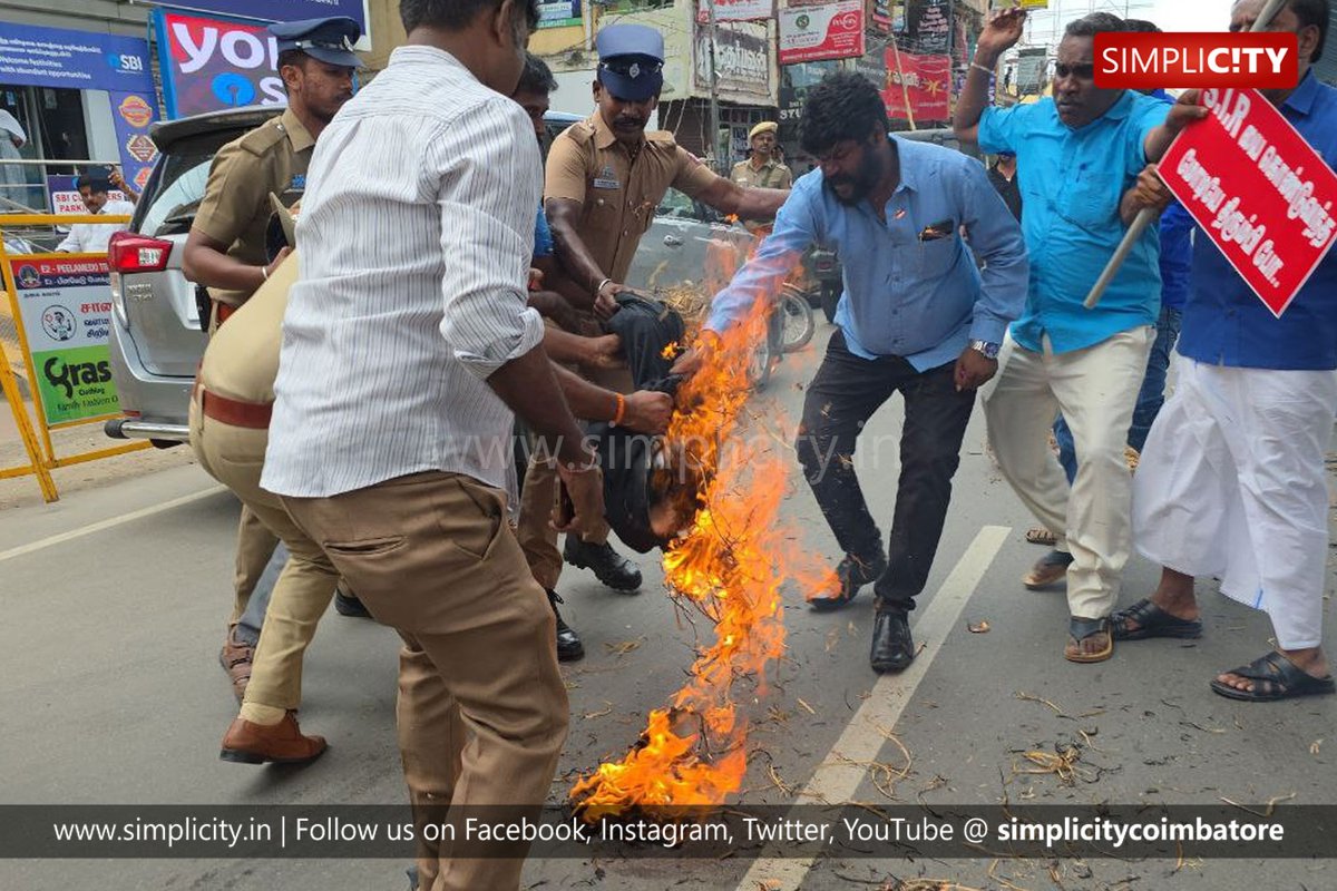 simplicitycbe's tweet photo. #photostory
Kovai Metro Rejection: Tension in Coimbatore as Protesters Burn Modi Effigy on Avinashi Road
அவிநாசி சாலையில் மோடி உருவ பொம்மை எரிப்பு; கோவையில் பரபரப்பு
#Coimbatore #AvinashiRoad #ModiEffigy #Protest #PoliticalProtest #CoimbatoreNews
#PC: Laxmanan, Simplicity https://t.co/vmowrVEHVt