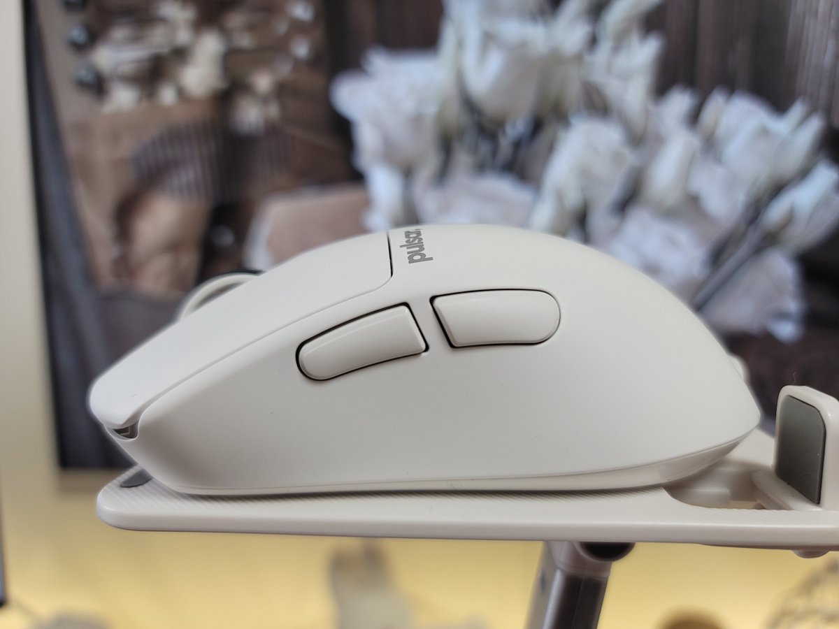 s_ena8's tweet image. ［PR］
pulsar CRAZY LIGHT X3
@PulsarJapan 
⚡️卵より軽い(びびった)
⚡️のに、ふわふわしない操作感
⚡️しばらく使ってFPSでの強み実感
⚡️個人的めちゃくちゃ持ちやすい
⚡️小さい手でも持ちやすい(小6娘で検証
詳しいレビューと動画はインスタで🎥✨
#desksetup #pr #pulsar #ゲーミングマウス…