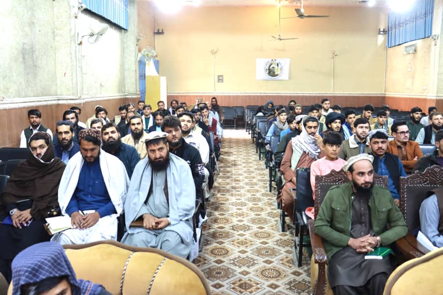 ننګرهار کې خبریالانو او د امارتي ادارو ویاندویانو لپاره یو ورځنی روزنیز سمینار ترسره شو

د ننګرهار ولایت د اطلاعاتو او کلتور ریاست له لوري خبریالانو او د امارتي ادارو ویاندویانو د ظرفیت لوړونې په موخه یو ورځنی روزنیز سېمینار ترسره شو، چې پکې د اطلاعاتو او کلتور وزارت مسؤلینو،
1/5