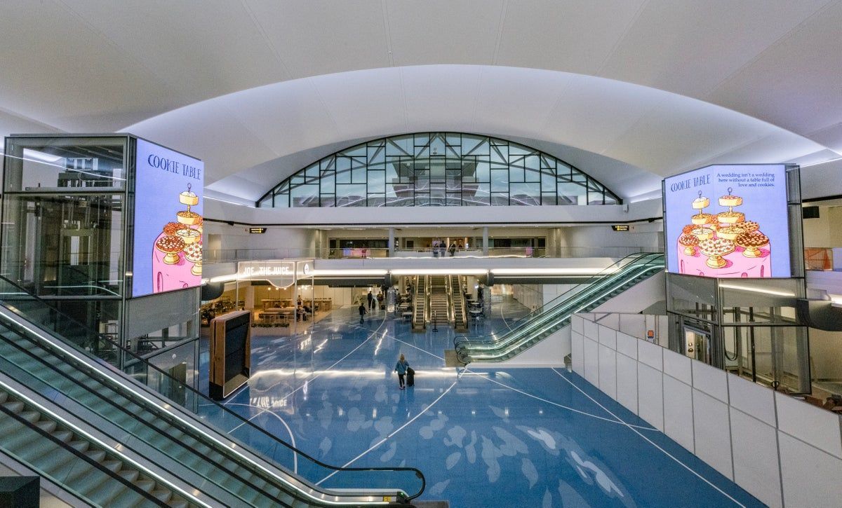 upgradedpoints's tweet image. A completely reimagined Pittsburgh International Airport (PIT) opened its doors today. upgradedpoints.com/news/pittsburg…