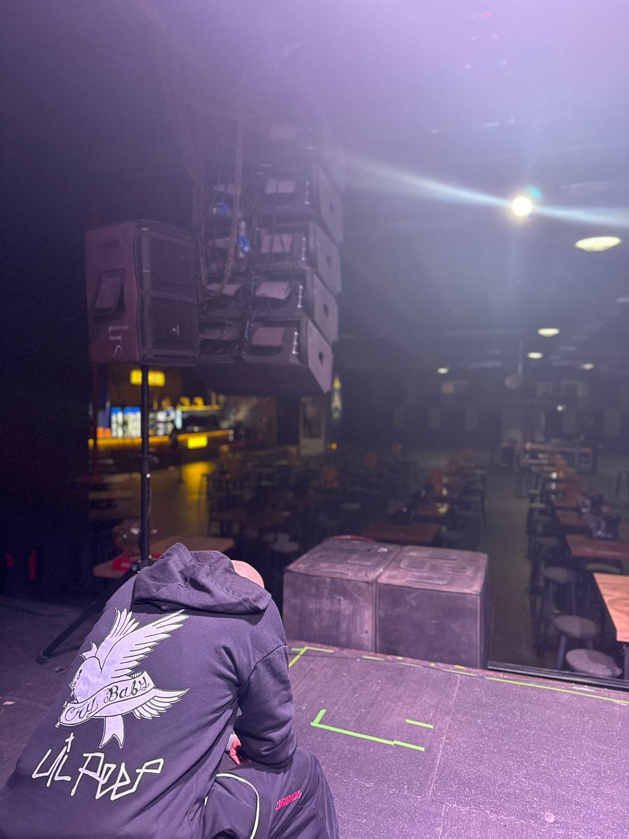 Çanakkale, Bursa, İzmir… Harika ve bir o kadar da koşturmalı bi’ üç gün geçirdik geçtiğimiz günlerde. Teşekkürler tekrardan! Yaşayan Son Hayalet Tur konserleri devam ediyor. Biletler için superjoi.com/kayra