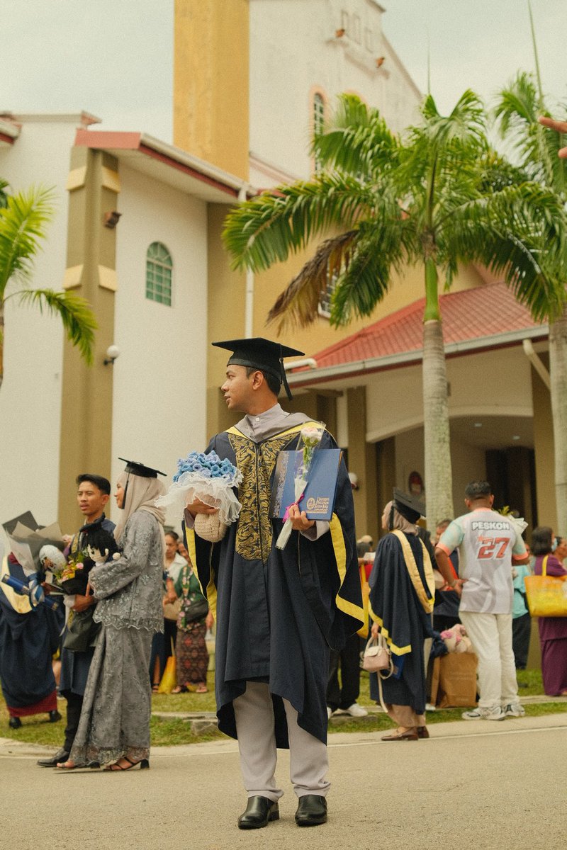 syhr_ft's tweet photo. your barista just graduATEd https://t.co/xiqjn3Gsq5