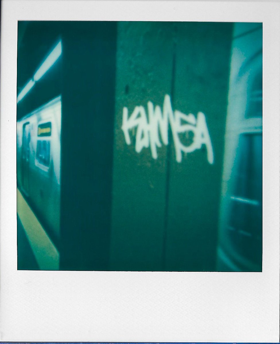 fab5photography's tweet photo. 📸 Immortalise l'instant avec le 7ème Polaroid KHM5A ! ✨ #PolaroidKHM5A #InstantMagic #PhotoAddict https://t.co/aOaKzY2P9r