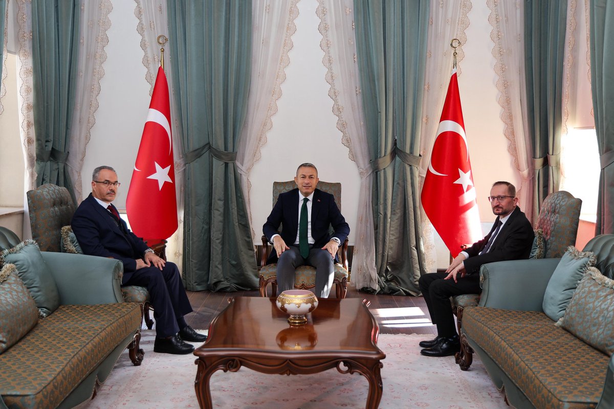 Valimiz Sayın Tahir Şahin Hazine ve Maliye Bakanlığı Muhasebat Başkontrolörü Sayın Yusuf Akkoyun ve Defterdarımız Sayın Musa Koçulu’ yu kabul etti.

#Kilis