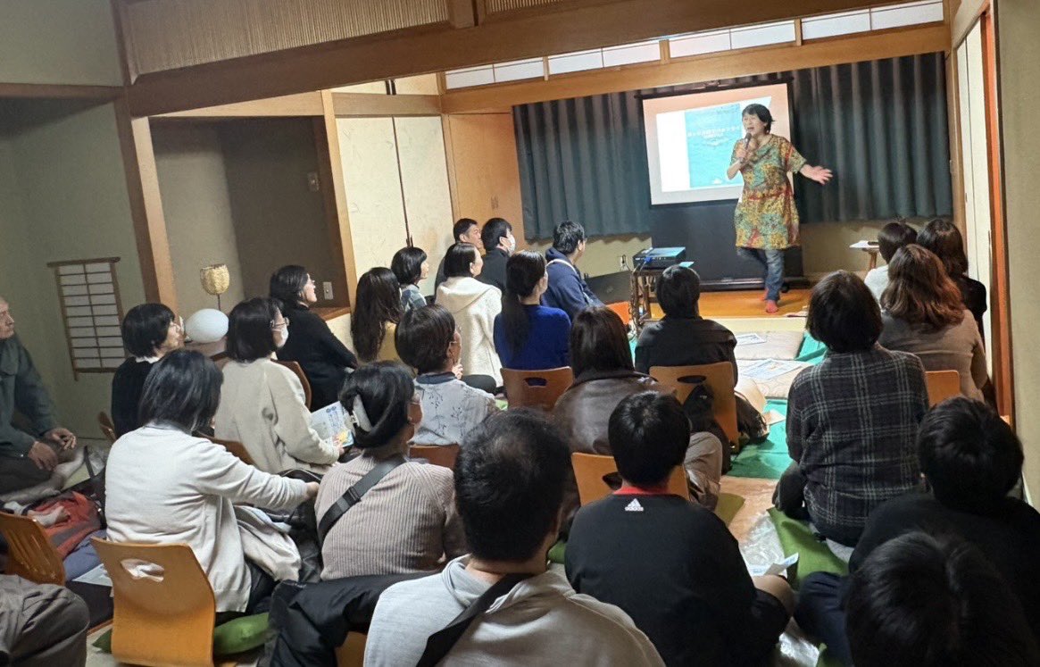 4510marche's tweet image. 昨日は、たかのてるこさんのトークイベントを開催！てるこさんのトークは、「笑い」と「じーんと心に染みる言葉」の連続で、泣き笑いすることも！香川に来てくれるようになって、今年で4回目。毎回パワーを頂いていて、来年もまた来てほしい～(´ー｀) #たかのてるこ #企業公式相互フォロー