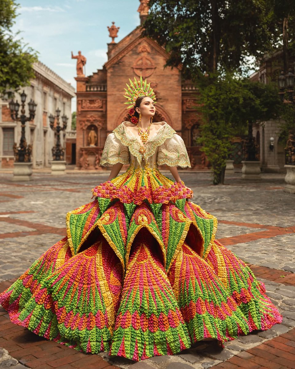 camilamebebe's tweet photo. My screenshots did not do justice to this masterpiece!
Ethereal — that’s the word.

#MissUniverse2025 https://t.co/i3gQkyJ3Ko
