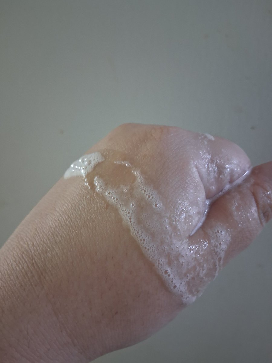 #EVENT

열 분에게 바렌의 애플 사이다 비니거 풋샴푸를 드립니다! 제가 사용해보고 남긴 리뷰를 인용했으니까 참고 부탁드려요. 좋은 제품이라서 이벤트 들고 왔어요.

열 분이나 뽑으니까 당첨 확률도 높아요! 참여 방식은 #RT +#FOLLOW 고 당첨자 발표는 12월 3일입니다! 많은 참여 부탁드려요♡