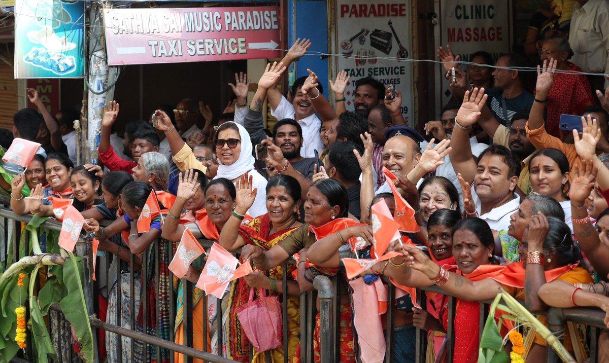 narendramodi's tweet image. Amidst the divine chants of Sai Ram, reached Puttaparthi, Andhra Pradesh to a very warm welcome.