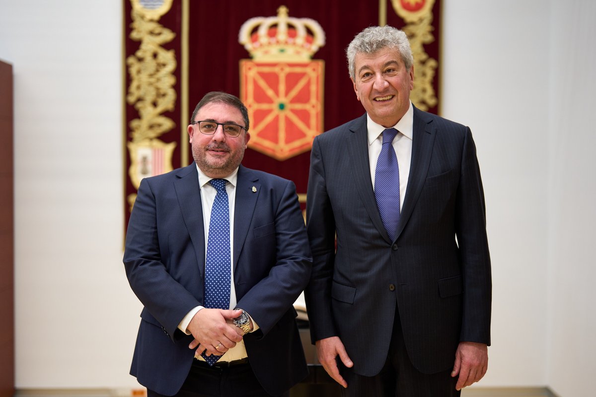 parlamentoNA's tweet image. El Presidente del @parlamentoNA recibió ayer a Ramiz Hasanov, embajador de Azerbaiyán en España

📝parlamentodenavarra.es/es/noticias/el…