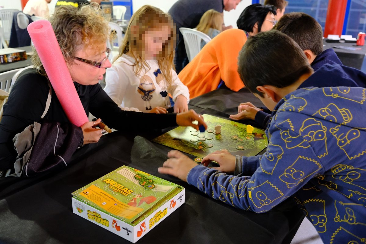 EclipseEditoria's tweet image. Ideal para jugadores de 8 años en adelante 👨‍👩‍👧‍👦💫
Ardillas Voladoras tiene reglas sencillas de aprender pero llenas de profundidad
¡Diversión garantizada para todas las edades!
dracoideas.com/shop/es/43-ard…
#JuegosParaTodos #FácilDeAprender #ArdillasVoladoras