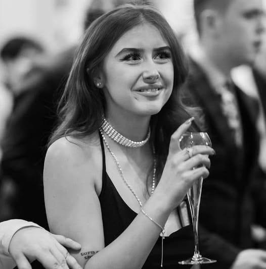 Today, my baby girl is 21. Where does the time go? I'll hopefully see you soon to celebrate. You've turned into an amazing Woman and I'm very proud of you. xxx