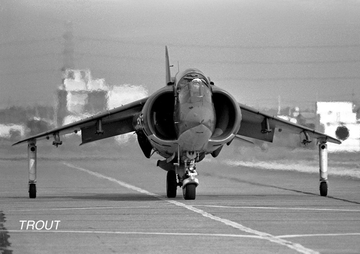 #黙って真正面をはる