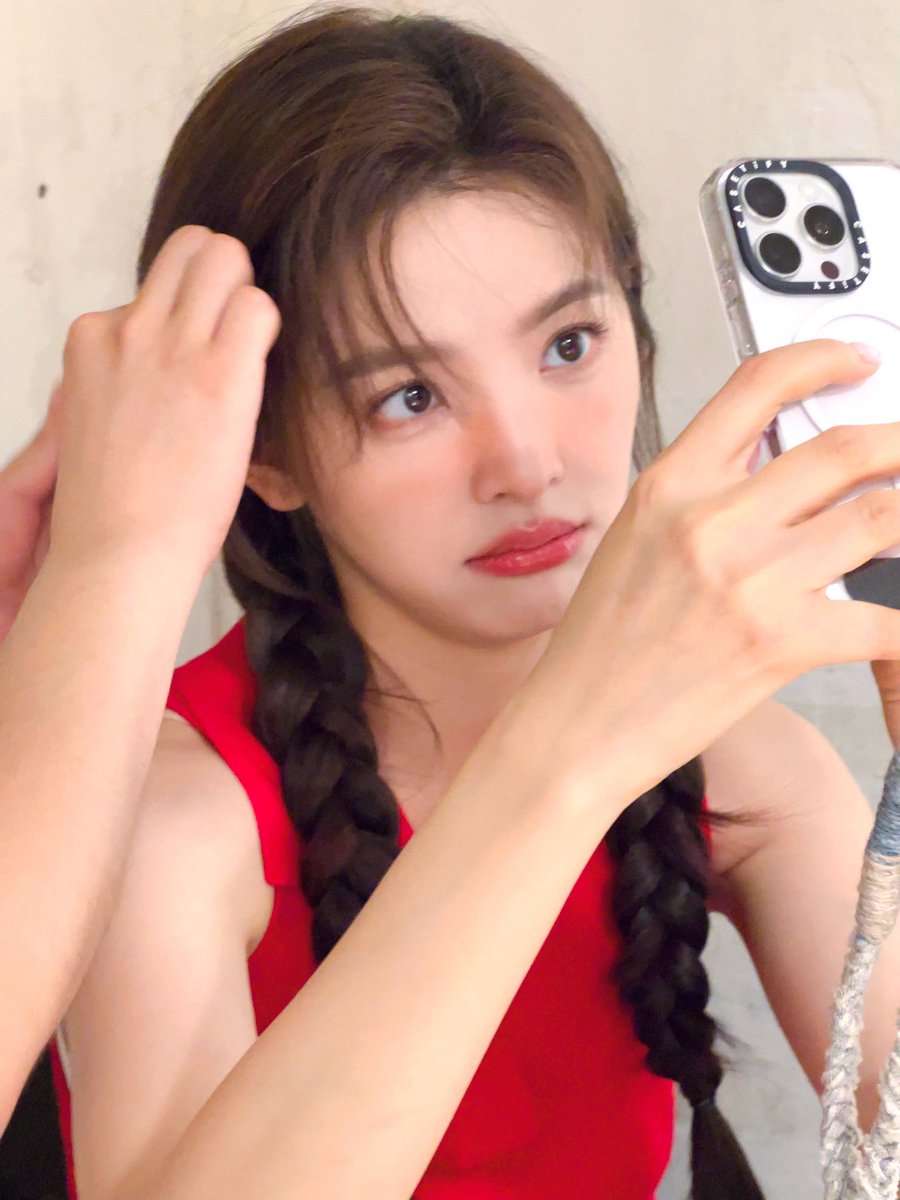 ㅤㅤㅤㅤㅤ
Before I dive into any activity, I like to pause for a tiny moment just for myself snap a little selfie then I warm my hands around a cup of coffee or tea. It’s my own gentle way of saying, “Okay, let’s begin today.” ☕❤️
ㅤㅤㅤㅤㅤ