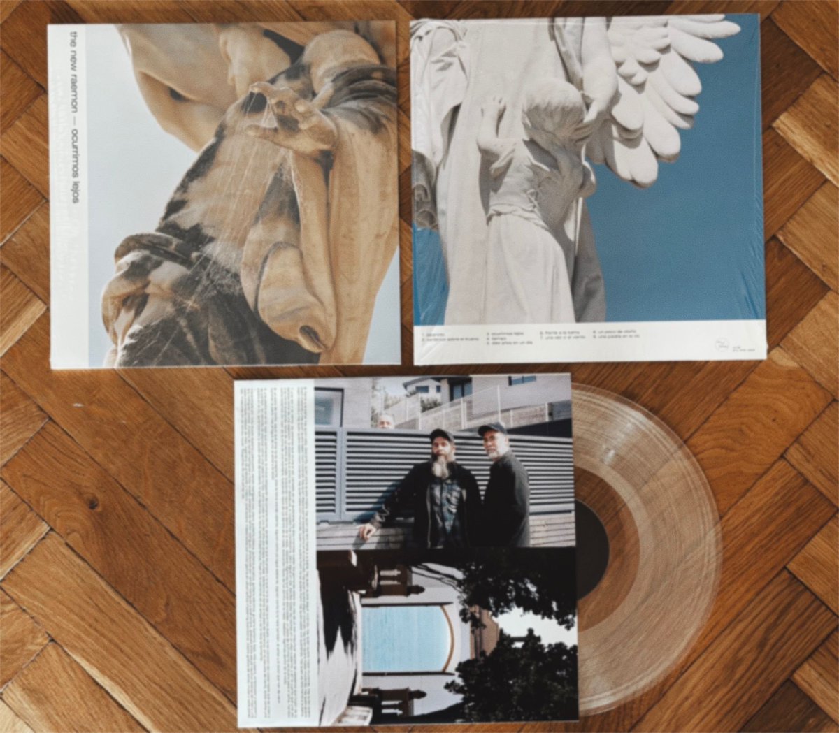 El noveno álbum del barcelonés THE NEW RAEMON, poeta y cancionista, ahonda en esas reflexiones existenciales que se han vuelto recurrentes y que  conducen a una escucha contrita, sobrecogedora y, desde su serenidad, estimulante

Maravilloso

#UnDiscoAlDía

undiscoaldia.com/the-new-raemon…