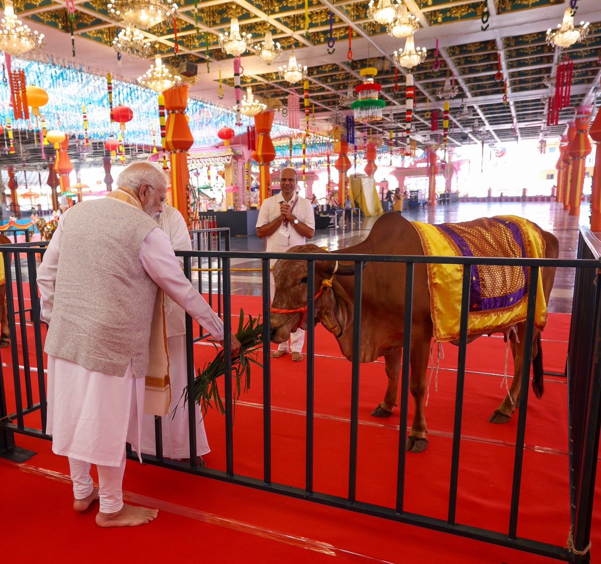 narendramodi's tweet image. Among the many noble deeds they are doing, the Sri Sathya Sai Central Trust has focused greatly on animal welfare. Today, took part in the Gaudan Ceremony, in which farmers are being given cows. The cows in the pictures below are Gir Cows! May we all keep working for the welfare…