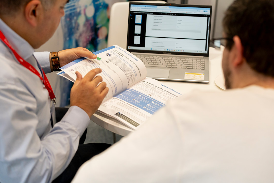 Icomppluselec's tweet image. Primer día en #Matelec2025: misión cumplida.
Ritmo constante y conversaciones que suman. Ser expositores nos recuerda algo clave: mostrar lo que hacemos, pero sobre todo escuchar lo que la industria busca.
Estamos en el Pabellón 6, Stand 6B00.
Y esto… solo acaba de empezar. 💥