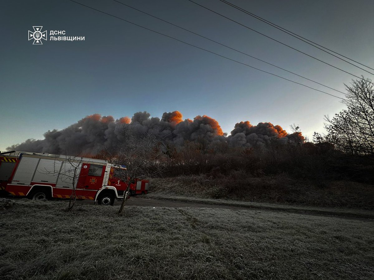 sevslv's tweet image. Another gruesome series of missile and drone attacks on civilian objects in Ukraine overnight. In a wave of 48 rockets and 470 Shaheds, a residential building was hit; 10 persons were killed and dozens wounded in #Ternopil &amp;amp; #Kharkiv. Endless #warcrimes.