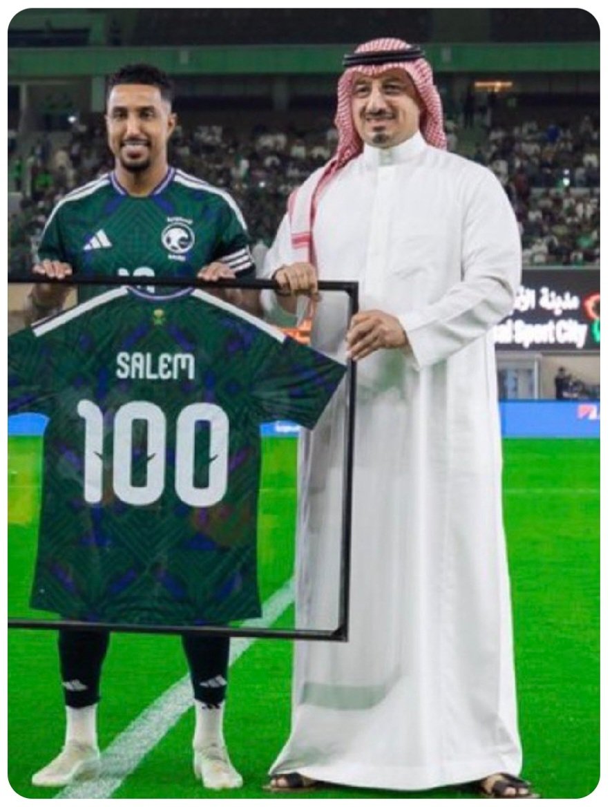 كم هو رائع أن تكون كرة القدم السعودية ، جزءاً من إشعاع المشهد الحضاري السعودي ..
لا تهملوا أي وميض ، و إن ظننتم أن مساحة إضاءته محدودة .