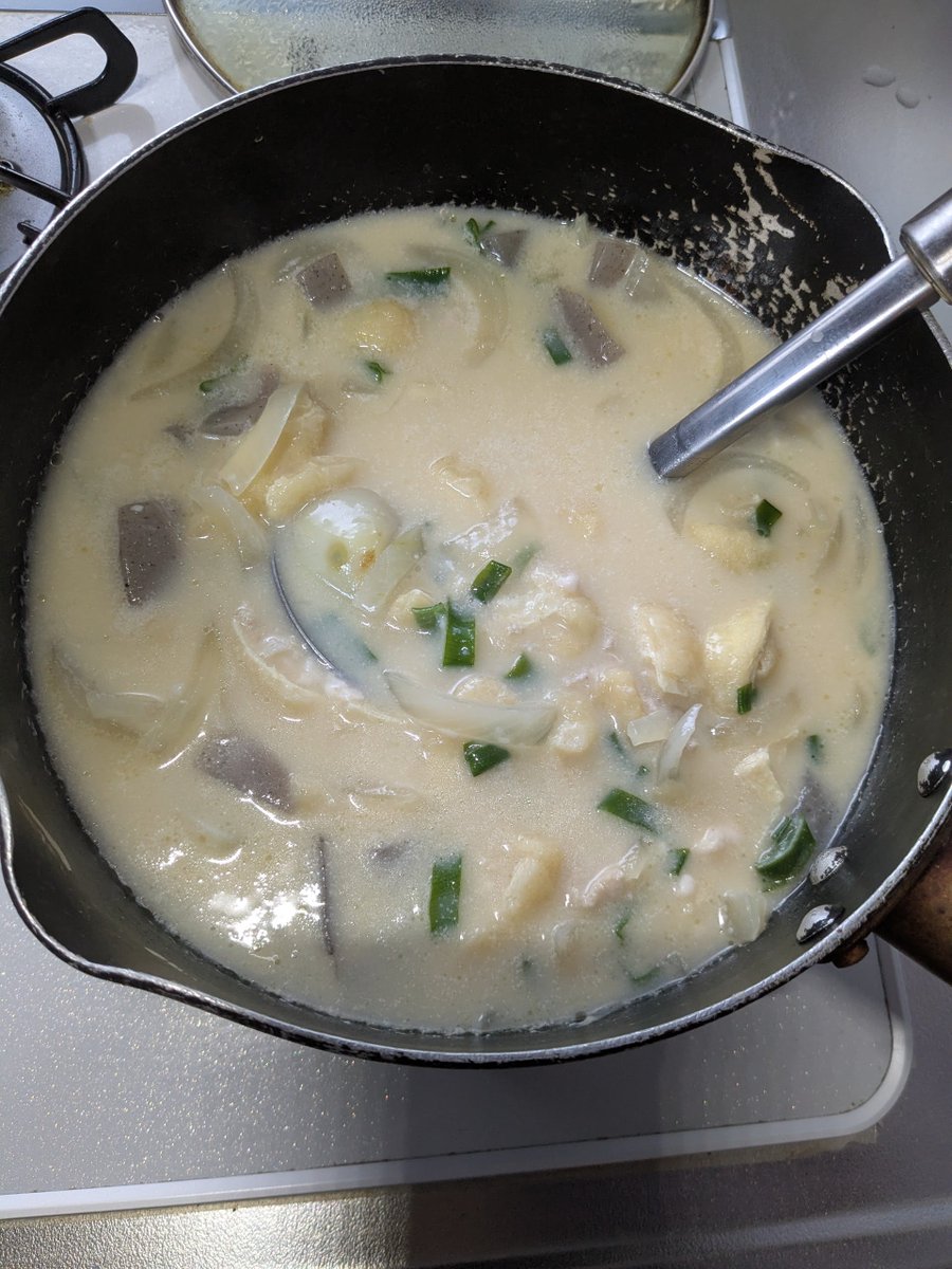 h_secondlife's tweet image. 寒いときの粕汁
収穫した九条ネギを入れた
次回は里芋を是非作りたい

#おうちご飯 #家庭菜園 #田舎暮らし #移住