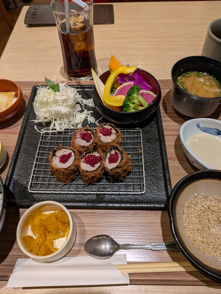 unibabibi's tweet image. ごはん
大丸札幌　たづむら
梅しそ巻ひれかつ
コーラはクーポンで😂
今日も病院🏥でした💦