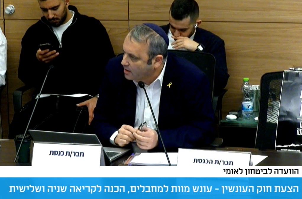 עושה עבודה של אופוזיציה שלמה מול הצעת חוק גזענית וחשוכה. ככה עושים אופוזיציה . תודה <a href="/KarivGilad/">גלעד קריב</a> 💪🏻