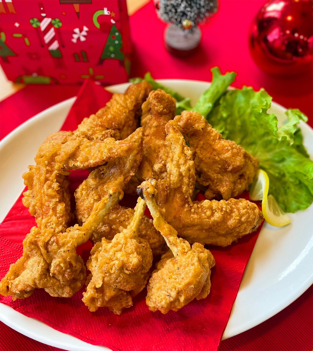 いつも当店をご利用いただき誠にありがとうございます☺️

毎年ご好評いただいてます、 Xmasチキンのご予約も開始いたしました。
毎年楽しみにしていただいているお客さまも多い、当店の Xmasチキン🎄🍗（国産若鶏100%）ぜひ、ご賞味くださいませ〜
＃拡散希望
#和歌山
＃クリスマスチキン