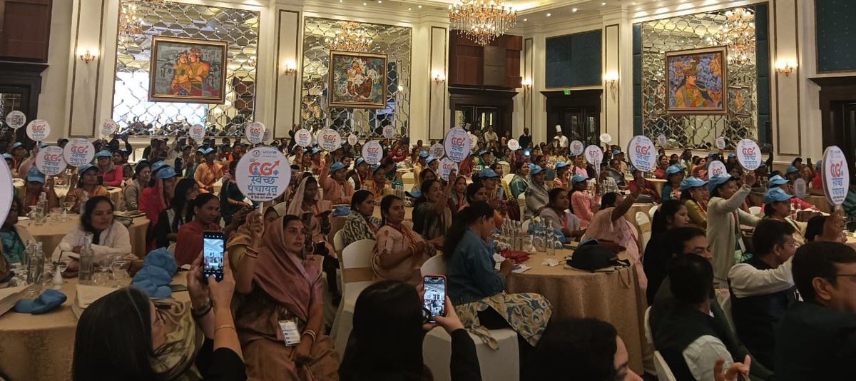 SBMChhattisgarh's tweet image. Chhattisgarh leads with innovation!
The state launches CG Swachh Panchayat, service level benchmarking tool - a first-of-its-kind tool enabling villages to self-assess swachhata &amp;amp; water management.
Local leadership + behaviour change = lasting sanitation gains.
#WorldToiletDay