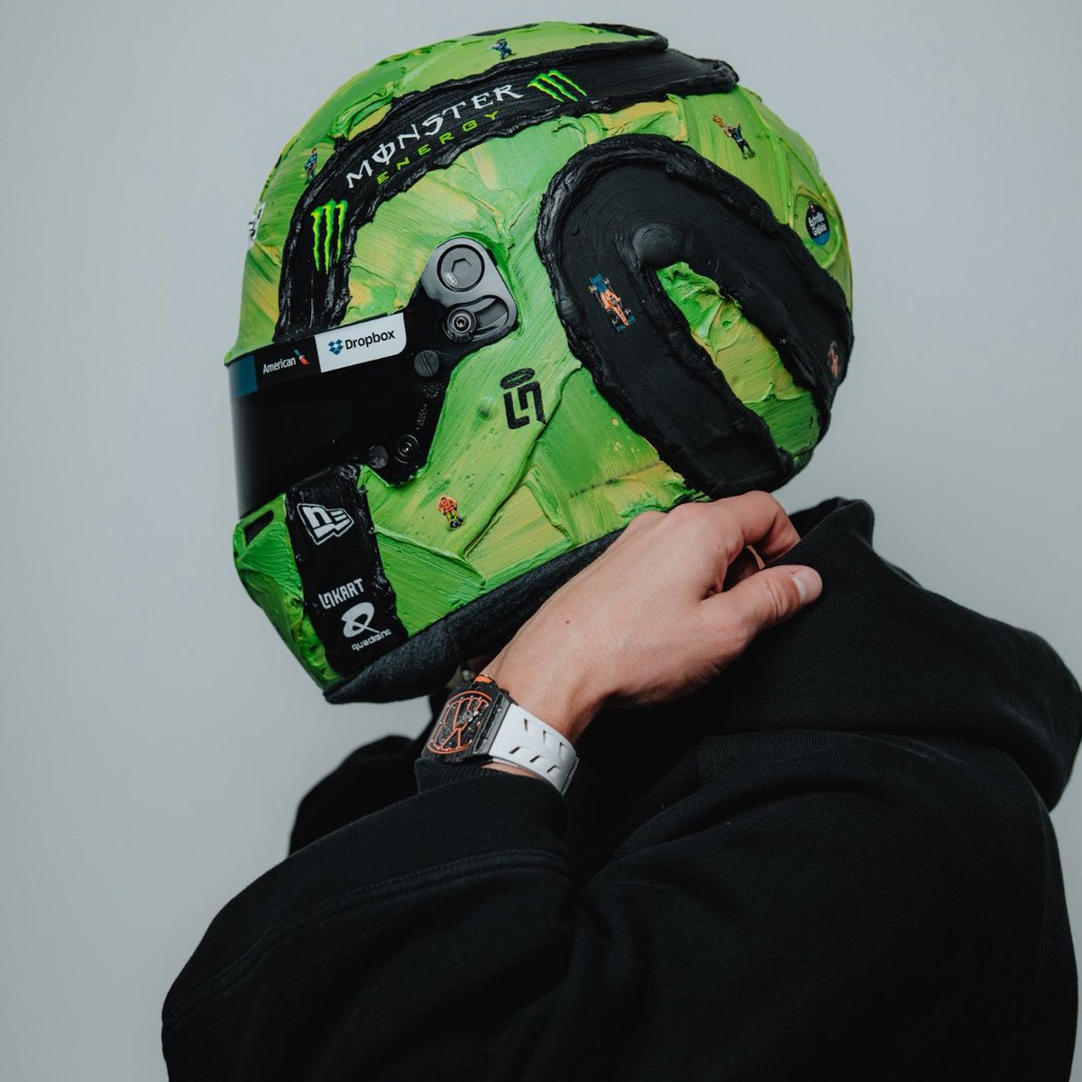 n8rr1s's tweet image. hating on these helmets makes you #boring and a #loser btw