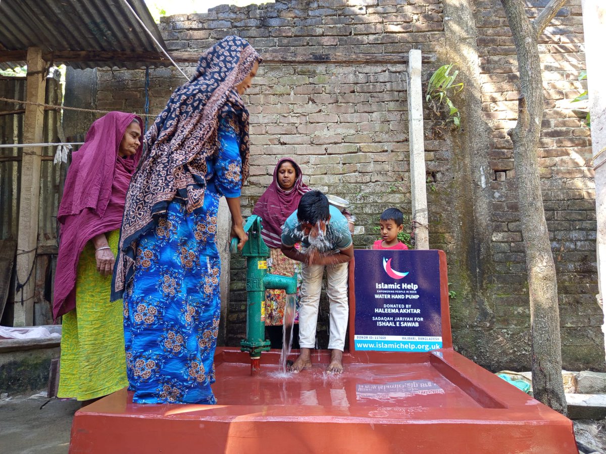 IDF_BD's tweet image. Alhamdulillah Inauguration of Hand Water Pump under Safe Water Supply Project to the Rural Poor People in Bangladesh of Islamic Help, UK has started in Pangsha upazila of Rajbari district. 
#TeamIDF #IslamicHelp #handwaterpump #humanitarian #SadaqahJariyah