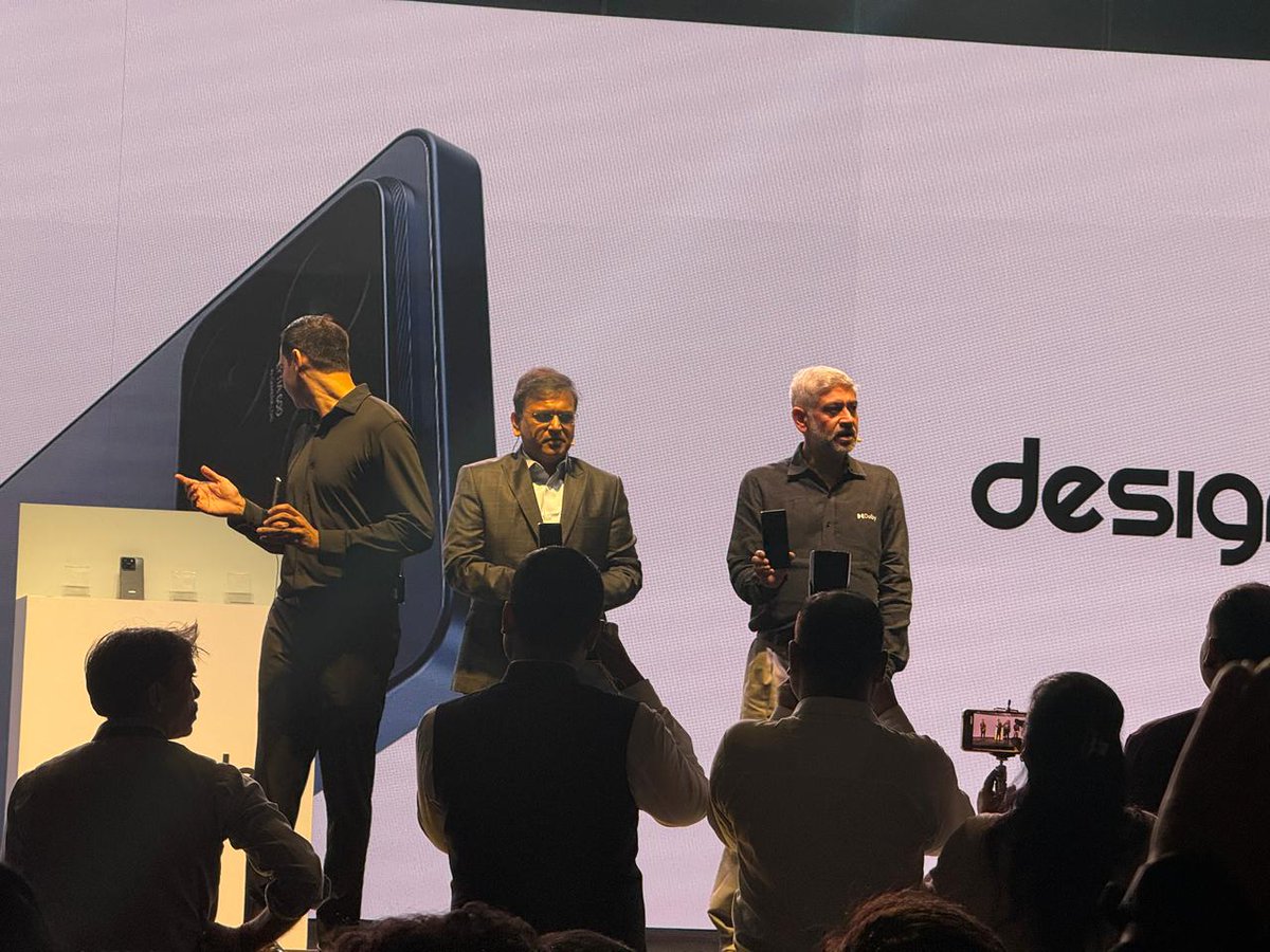 Rajchoudhary287's tweet image. Wobble 1 launches TODAY! 🚀 Get the 6.7&quot; AMOLED display, Dimensity 7400 4nm chip, 50MP OIS camera, a huge 5,000mAh battery, and Android 15. Expect performance &amp;amp; a massive screen experience from this new brand! #Wobble1 #NewSmartphone #TechLaunch #Android15