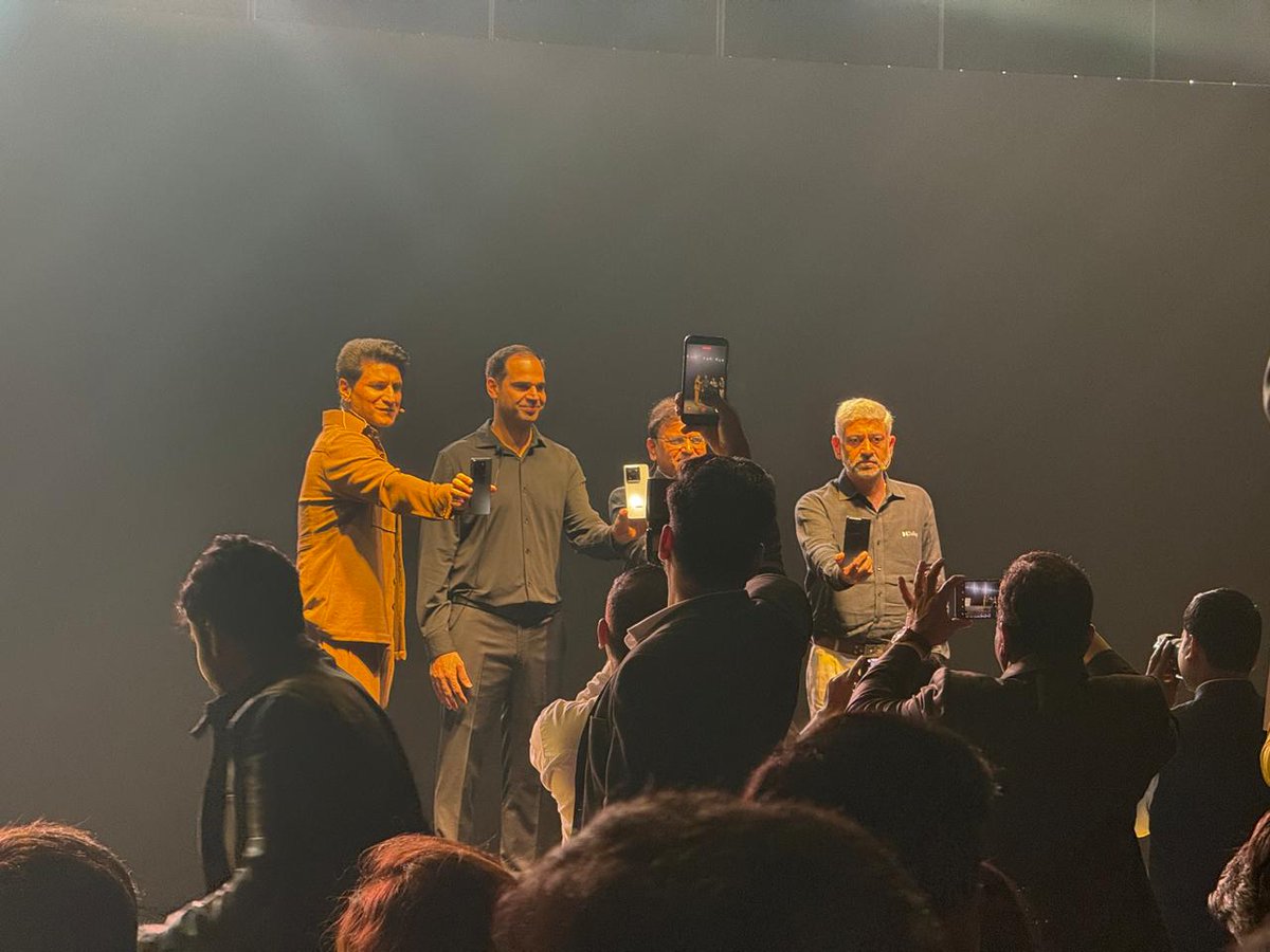 Rajchoudhary287's tweet image. Wobble 1 launches TODAY! 🚀 Get the 6.7&quot; AMOLED display, Dimensity 7400 4nm chip, 50MP OIS camera, a huge 5,000mAh battery, and Android 15. Expect performance &amp;amp; a massive screen experience from this new brand! #Wobble1 #NewSmartphone #TechLaunch #Android15