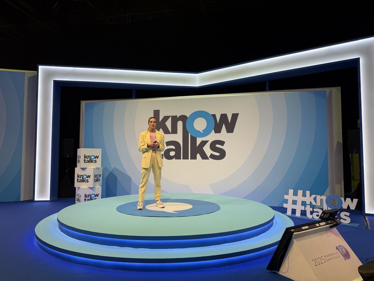 knowledge4All1's tweet image. “Every notification = 23 minutes of lost focus.
 Your cortisol can’t tell the difference between a real threat and another email.”
@Dr. Brehm at #KnowledgeSummit2025, dismantles the myth that being available is a KPI.
 Busyness ≠ performance. 🔥 #KnowTalks