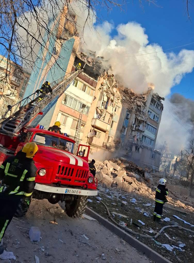 den_kazansky's tweet image. Russia killed at least 9 civilians in Ternopil with a rocket attack on a house