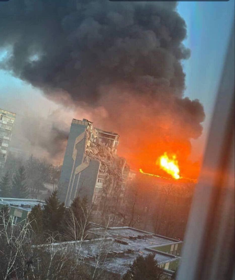 saintjavelin's tweet photo. Ternopil, Ukraine.
9 people were killed and dozens injured

Last night, Russia carried out a combined air attack. Burshtyn, Lviv, Kharkiv, Dnipro, and Ternopil came under fire.

Russia launched 470 drones and 48 missiles, President Zelensky said.

In the Lviv region, an energy facility was damaged as a result of the attack.