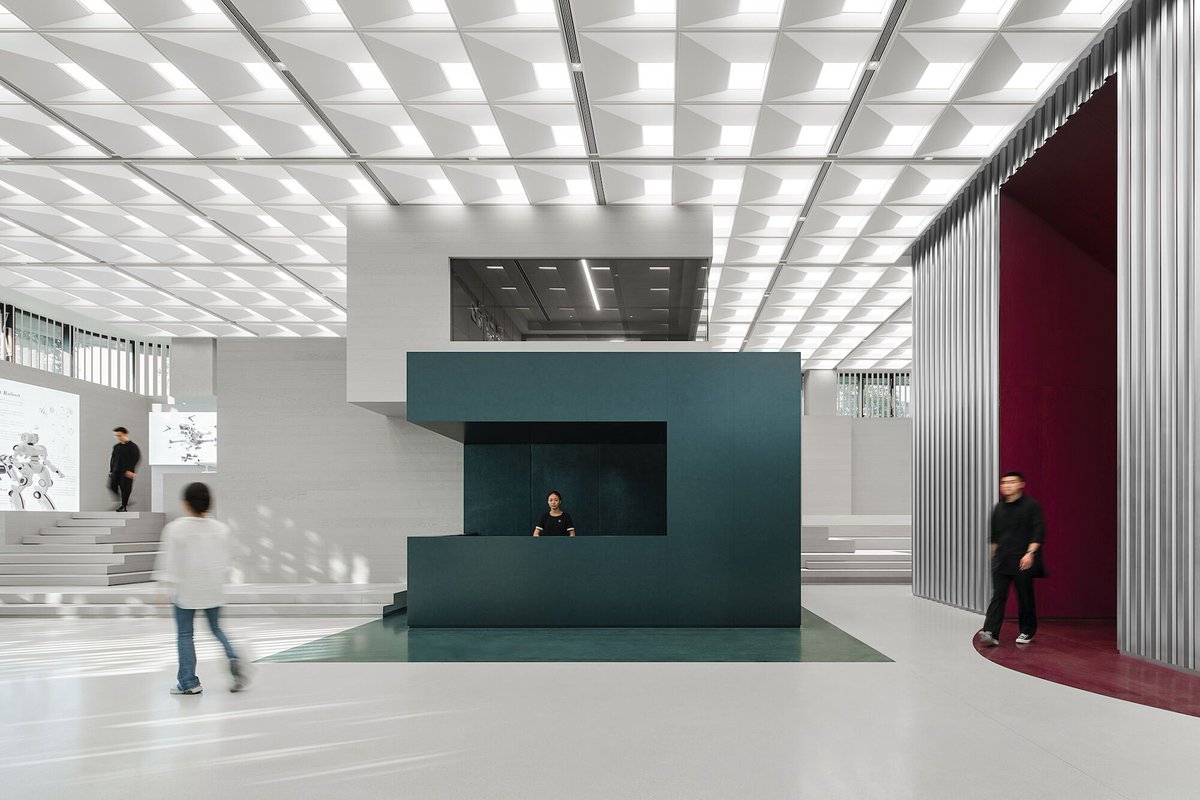 Archello's tweet image. The MAX Show Office by Ippolito Fleitz Group transforms 2,200 m² into a layered, high-performance workspace.
archello.com/project/max-sh… 

#IppolitoFleitzGroup #WorkspaceDesign #TechInteriors