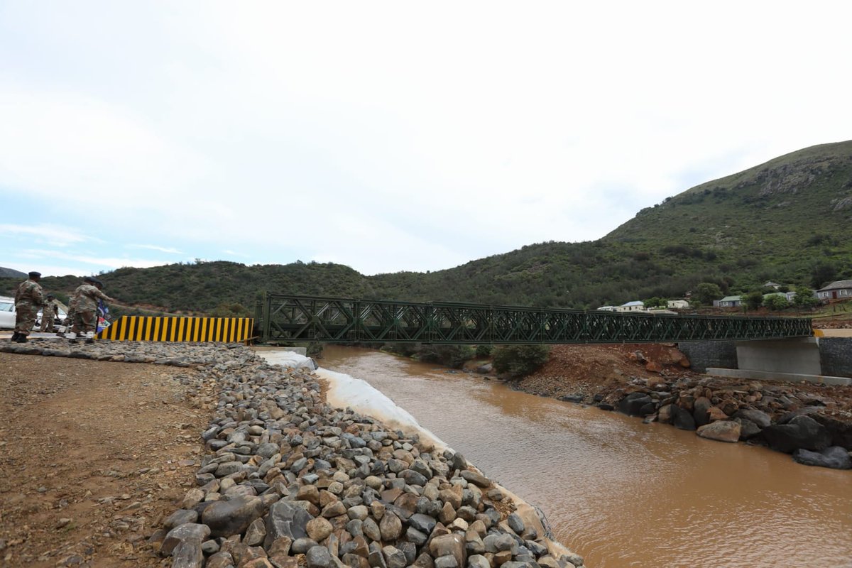 SANDF_ZA's tweet image. The Department of Defence, through the South African National Defence Force and its SA Army Engineer Formation, has successfully delivered a life-saving modular bridge to the flood-prone community of Tebe-Tebe in the Eastern Cape.

#MODMV
#SANDF
#SAArmy
#PrideOfLions