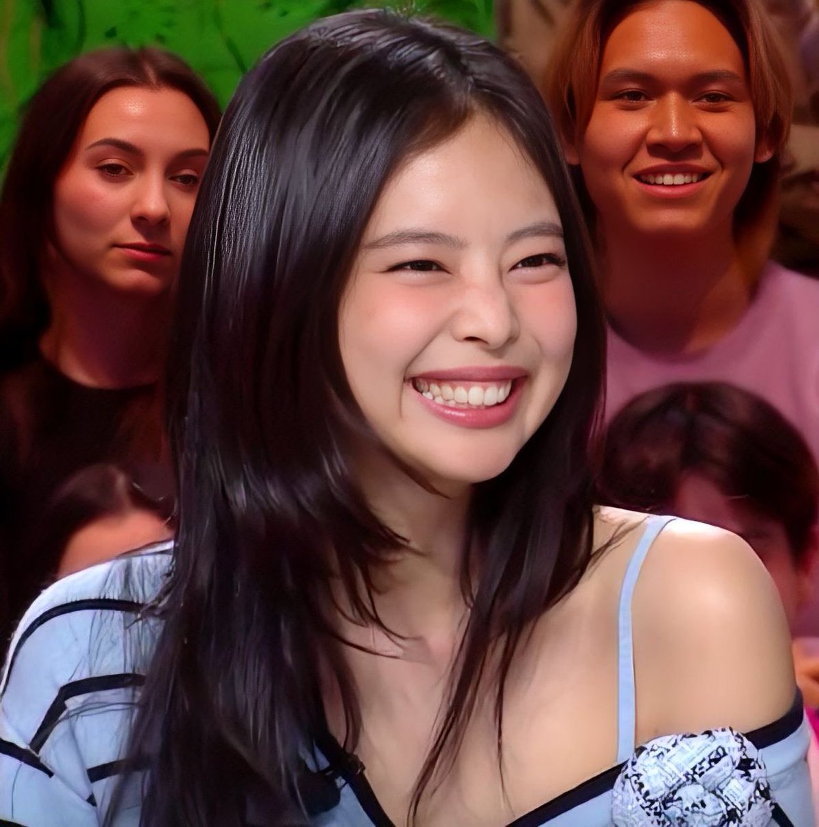 9ulovejenn1e's tweet photo. ดูอย่างอันนี้แต่ก่อนเป็นgummy smileของกุคนเดียวแต่ตอนนี้เป็นgummy smileของใครหลายๆคนละ https://t.co/yA6YYIi7mB