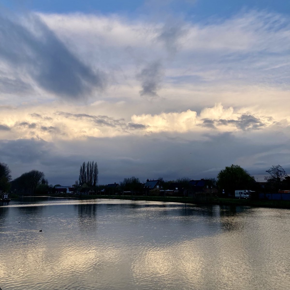 Moerbrugge 8:37 #vrtweer ⁦<a href="/BuienradarBE/">BuienradarBE</a>⁩ ⁦<a href="/Weerkunde/">Weerkunde</a>⁩  ⁦<a href="/Weerbord/">Weerbord☀️☔️</a>⁩  ⁦<a href="/NoodweerBenelux/">NoodweerBenelux</a>⁩ ⁦<a href="/FocusWTV/">Focus & WTV</a>⁩