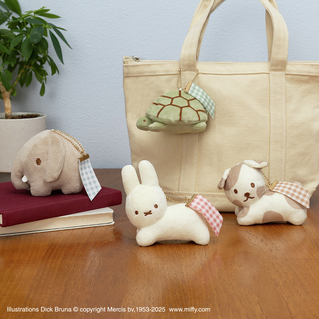 taito_kuji's tweet image. ＼好評発売中／
【#タイトーくじ　#ブルーナアニマル　Gingham Check Collection】

全国のファミリーマートやホビーショップ、書店などの対象店舗にて好評発売中。
さまざまな動物たちのアイテムがラインアップ。

↓取扱店舗
taito.co.jp/taitokuji/stor…