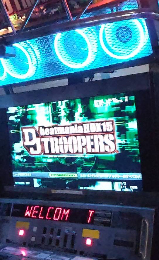 池袋店の beatmania ⅡDX のバージョンが、 15 DJ TROOPERS になりまし