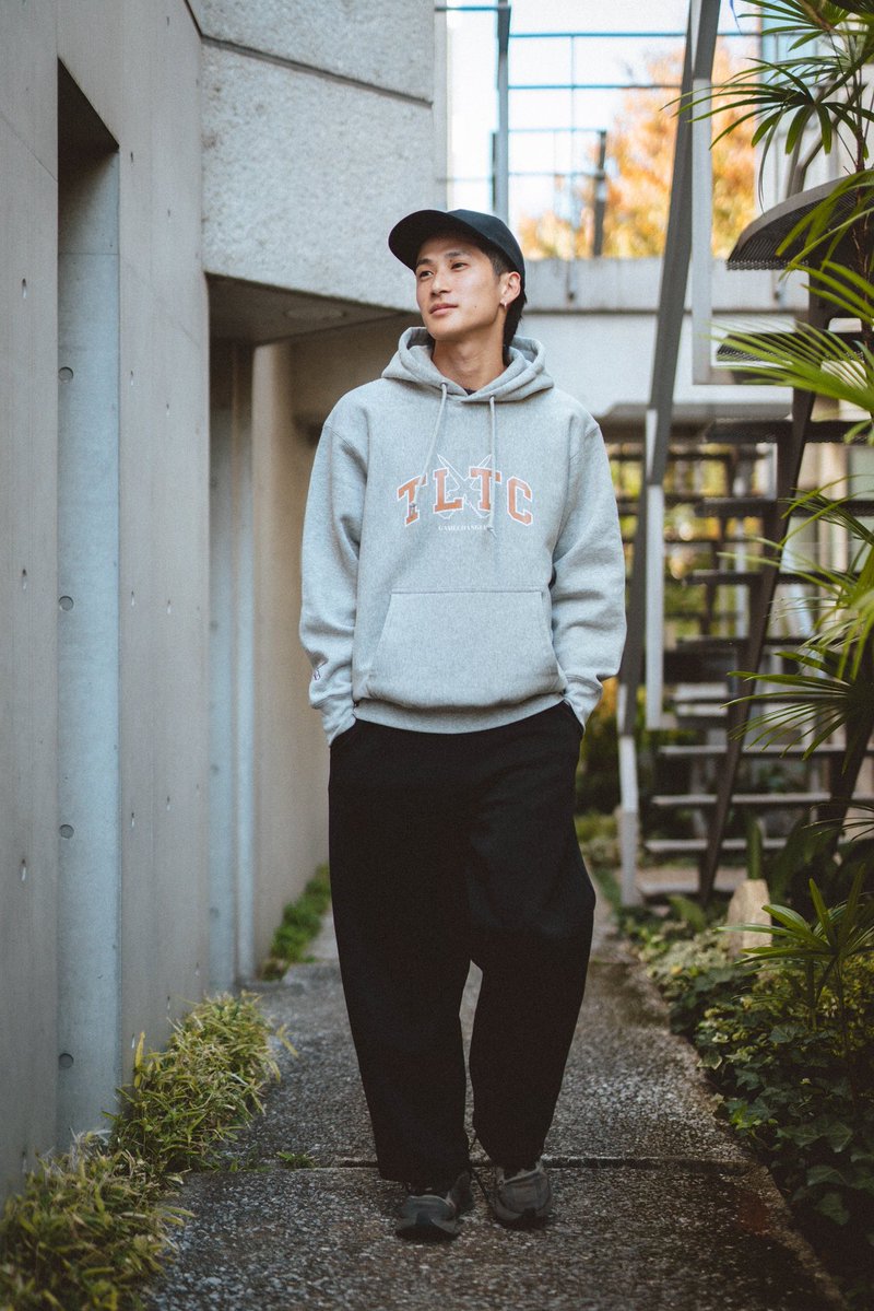 twolaps_tc's tweet image. 新作TWOLAPS GOODS⚔️🍂

いつでもどこでも着やすい
グレーもHoodie限定であります👍🏻
ライフスタイルとしてはもちろん
横田コーチのように練習中や
トレーニング前後にも着れちゃいます🏋🏻

完全受注販売🔥
購入期限：2025.11.27
発送予定：2025.12.20頃

🔻オンラインサイト
twolaps.base.shop