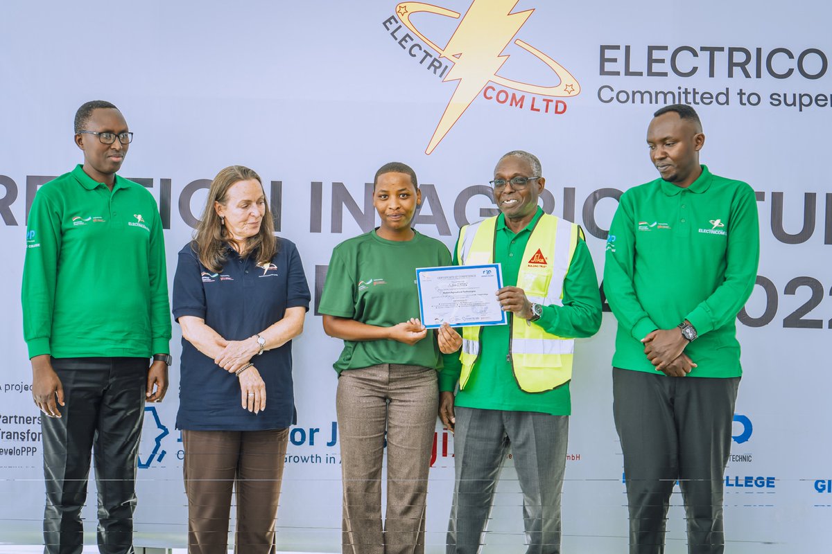 ZacharieNDAYIS5's tweet image. During this event of Job Creation in Agricultural Technologies project phase-out, the third #cohort of trainees was officially certified 🎓✨. Another milestone in building a skilled generation ready to drive Rwanda’s Agri-Tech transformation.
#AgriTech 
#SkillsDevelopment