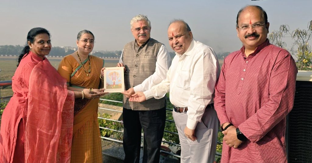 ShriChitshakti (Mrs.) Anjali Mukul Gadgil, one of the two spiritual heirs of Sachchidananda Parabrahman (Dr) Jayant Athavale, Founder of Sanatan Sanstha, cordially invited Shri Chandrakant Raypat, President of Vishwa Hindu Parishad, Ranchi (<a href="/VHPDigital/">Vishva Hindu Parishad -VHP</a>), to the Sanatan Rashtra