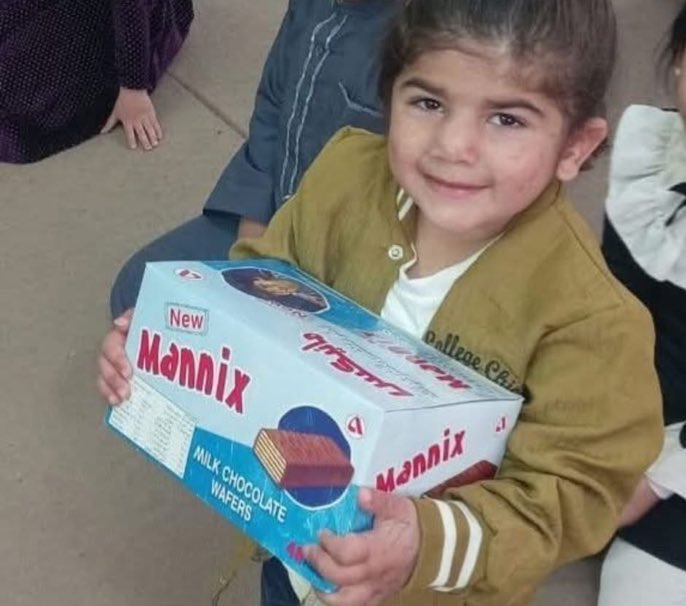 ما بعرف شو الاشي الي بستاهل انه طفلة عمرها 6 سنوات تنضرب ضرب قاتل من أبوها؛ الإنسان الي بتعتبره الطفلة أمانها الوحيد في هالعالم الموحش 💔..

الله لا يوفقك يا مجرم!..