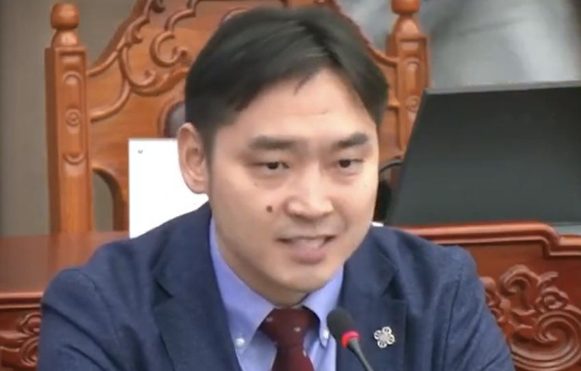 Тооноор орж ирээд……..